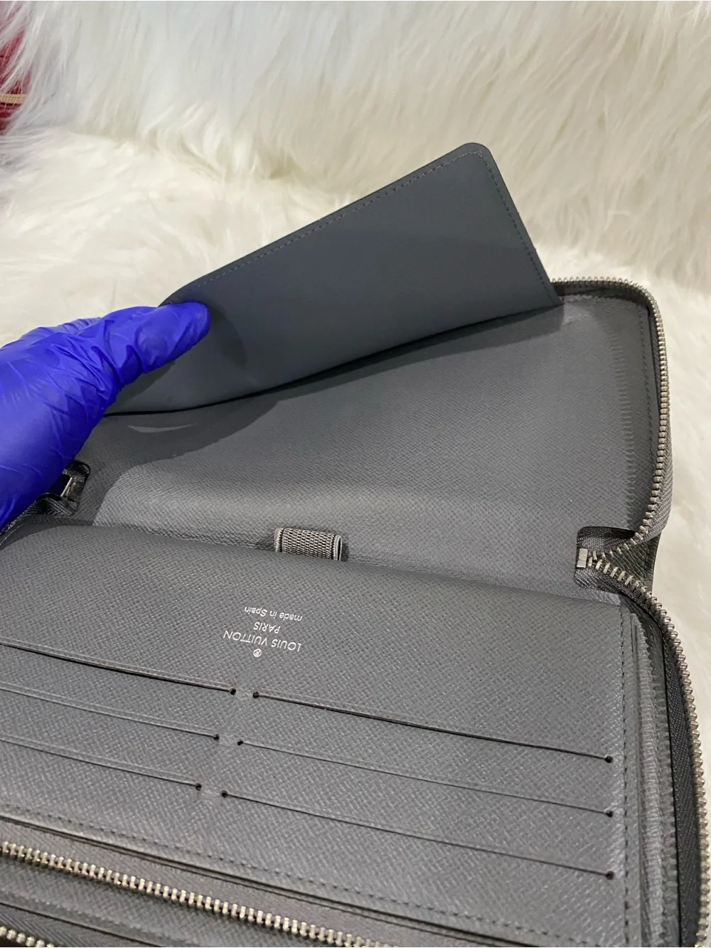 Louis Vuitton Men's Gray Taiga Leather Zip-Around Wallet - Organizer - Picture 13 of 16